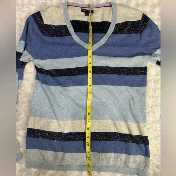Tommy Hilfiger Women’s Striped Blue V-neck Sweater - Picture 11 of 11